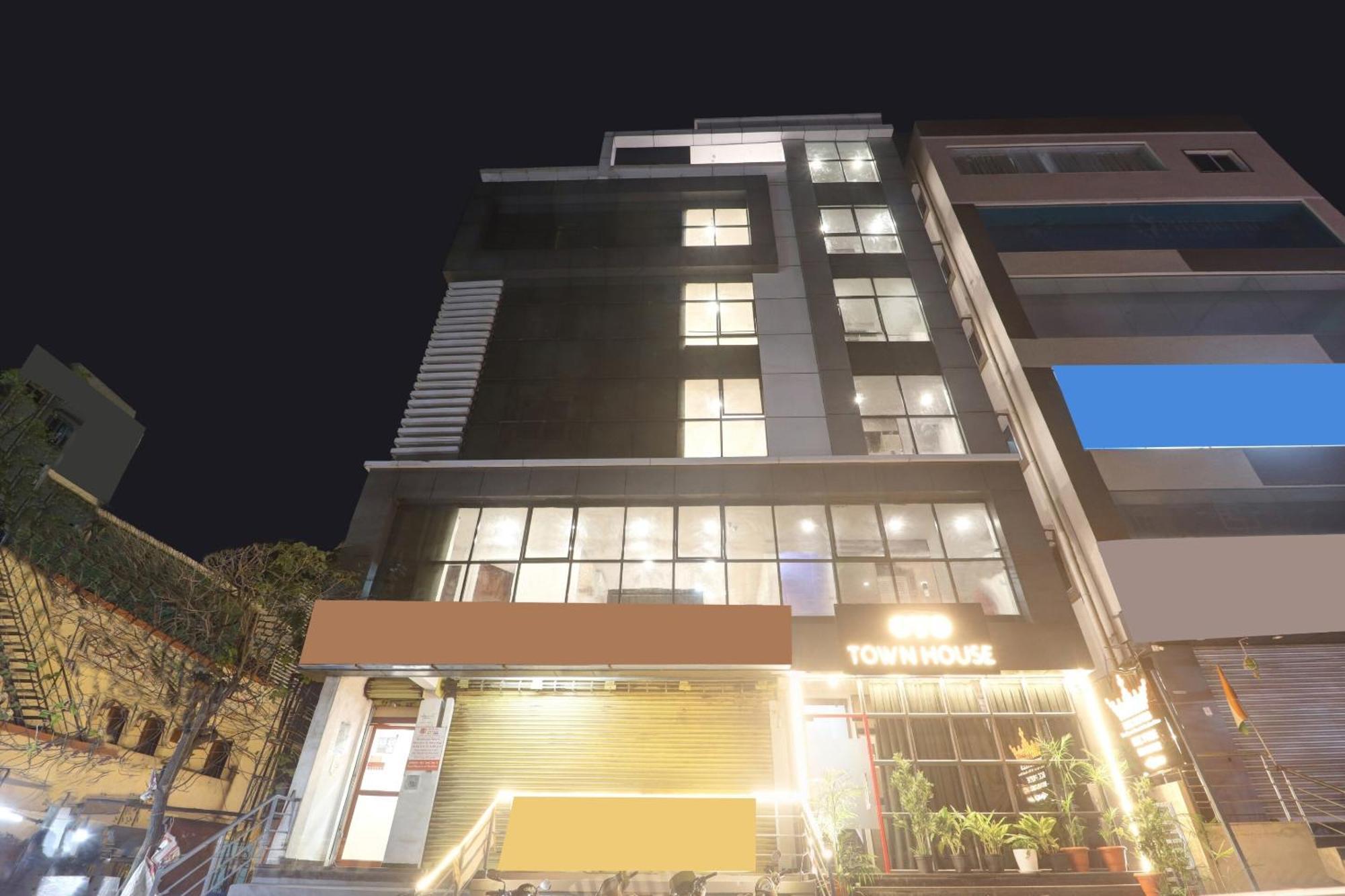 Super Townhouse Rcc Pride Hotel Hyderabad Bagian luar foto